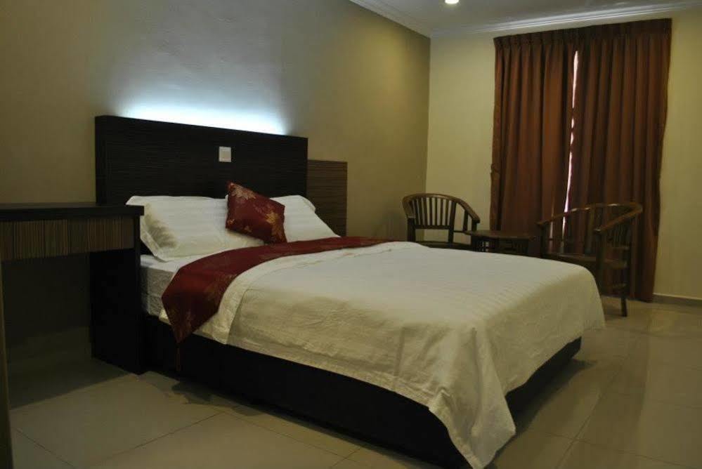 Hotel 18 Carat Malacca Extérieur photo